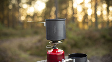 Lasaña vegetariana en una olla