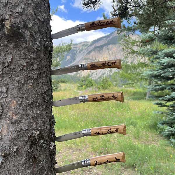 Cuchillo N°08 Animalia Roble con grabado de gamuza